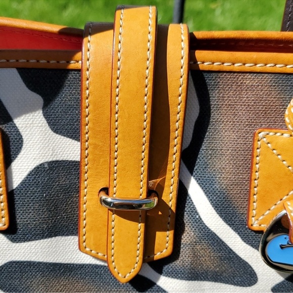 DOONEY & BOURKE VINTAGE GIRAFFE ANIMAL.. CANVAS W/ TAN LEATHER TRIM DUCK CHARM - Picture 8 of 17